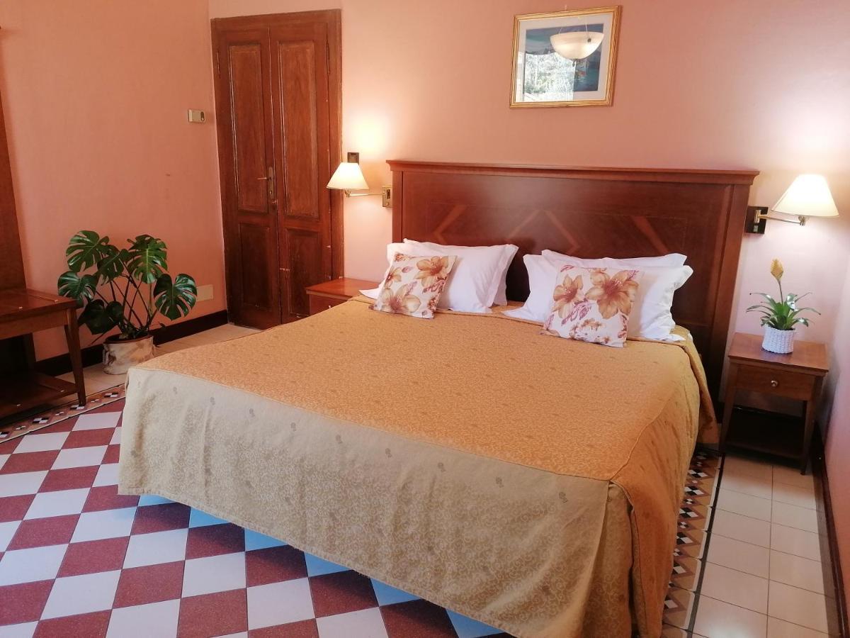 Hotel La Rondinella Канеро Ривиера Екстериор снимка